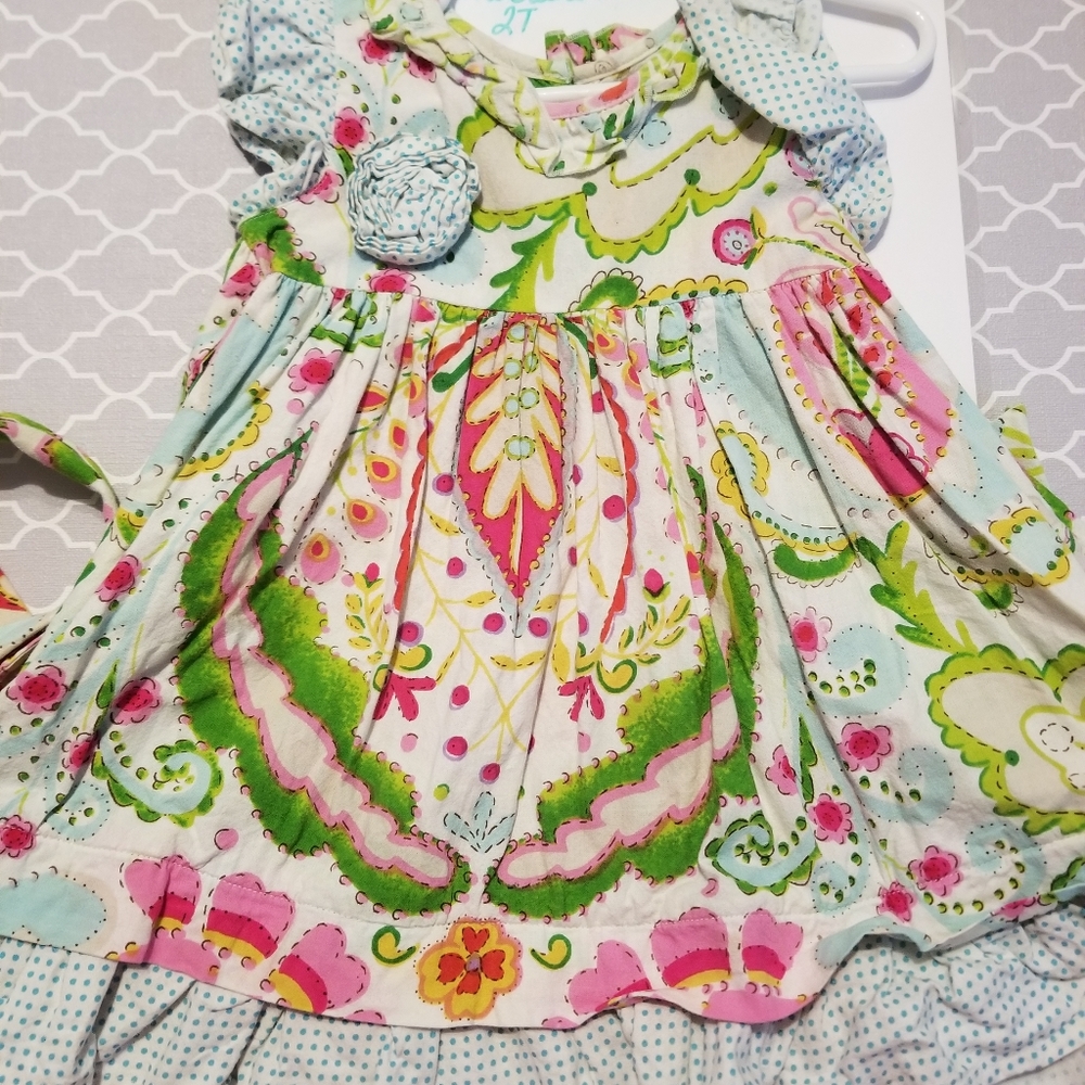 Lot of 8 2T dresses and outfits.
